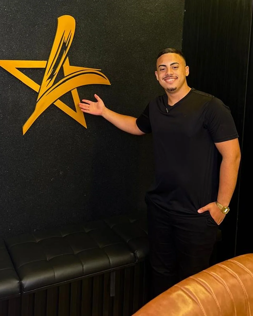 Pedro, barbeiro profissional da Barbeiro das Estrelas em Campina Grande